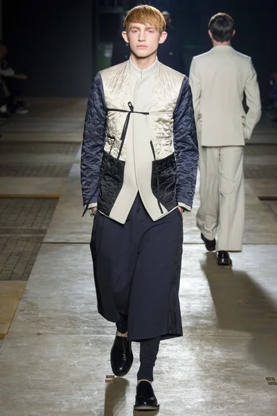 Look 50